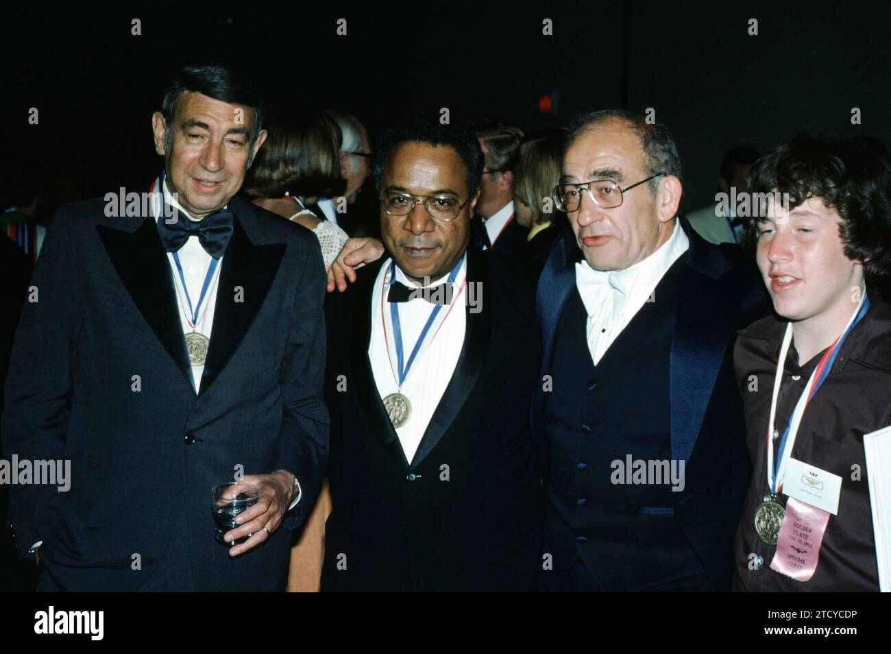 MALIBU, CA - JUNE 25:  Sport announcer Howard Cosell, actor Ed Asner and his son Matthew Asner pose for a portrait during the 1977 Banquet of the Golden Plate on June 25, 1977 in Malibu, California.   (Photo by Hy Peskin) *** Local Caption *** Howard Cosell;Ed Asner;Matthew Asner Stock Photo