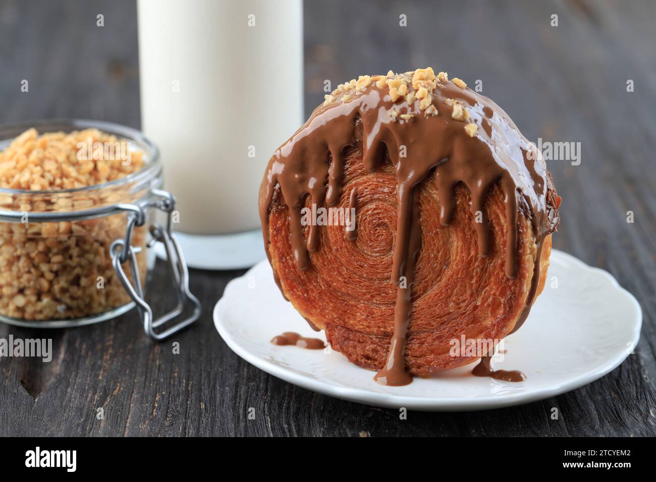 Viral Dessert New York Roll Croissant Bomboloni Cromboloni with Chocolate Sauce and Chopped