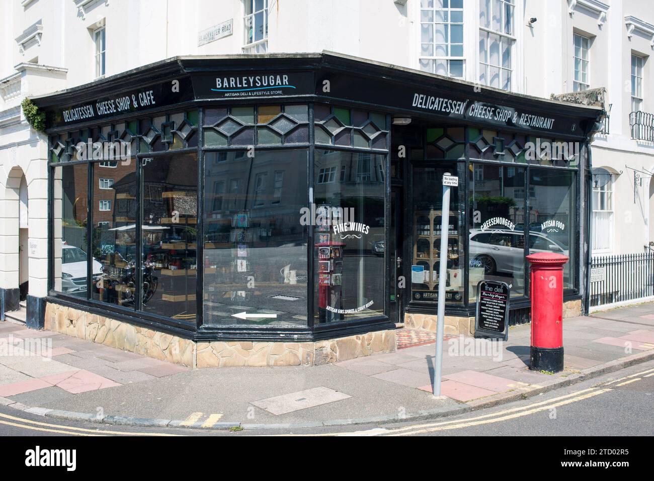 Exterior photography of a traditional coffee shop and delicatessen in Great Britain Stock Photo