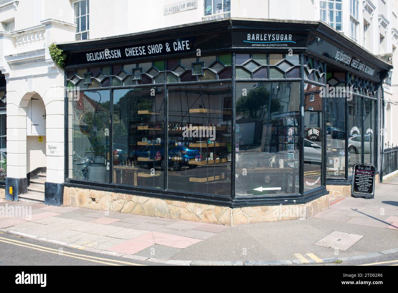 Exterior photography of a traditional coffee shop and delicatessen in Great Britain Stock Photo