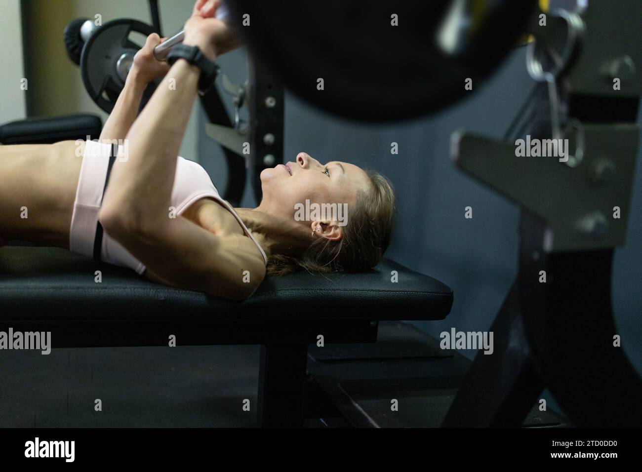 Barbell bench press woman hi res stock photography and images Page 2 Alamy