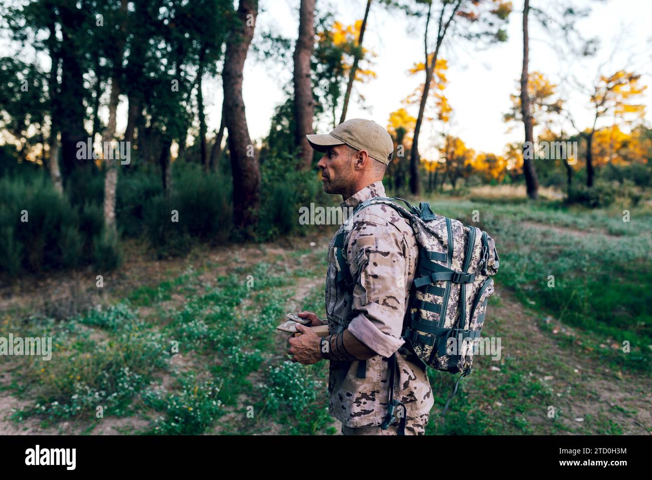 Side view mature military hi-res stock photography and images - Alamy