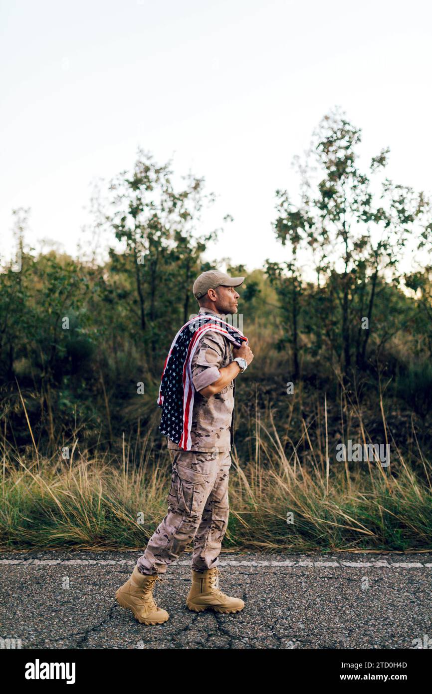 Soldier walking side american hi-res stock photography and images