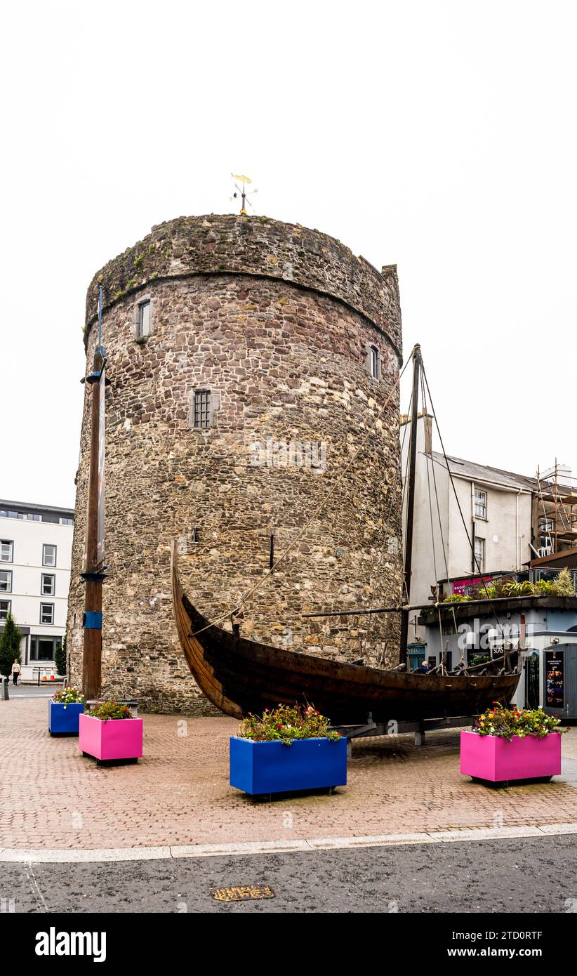 Exterior view of Reginald's Tower, archeological museum dedicated to Viking period of Waterford, and reproduction of a Viking ship, Waterford, Ireland Stock Photo