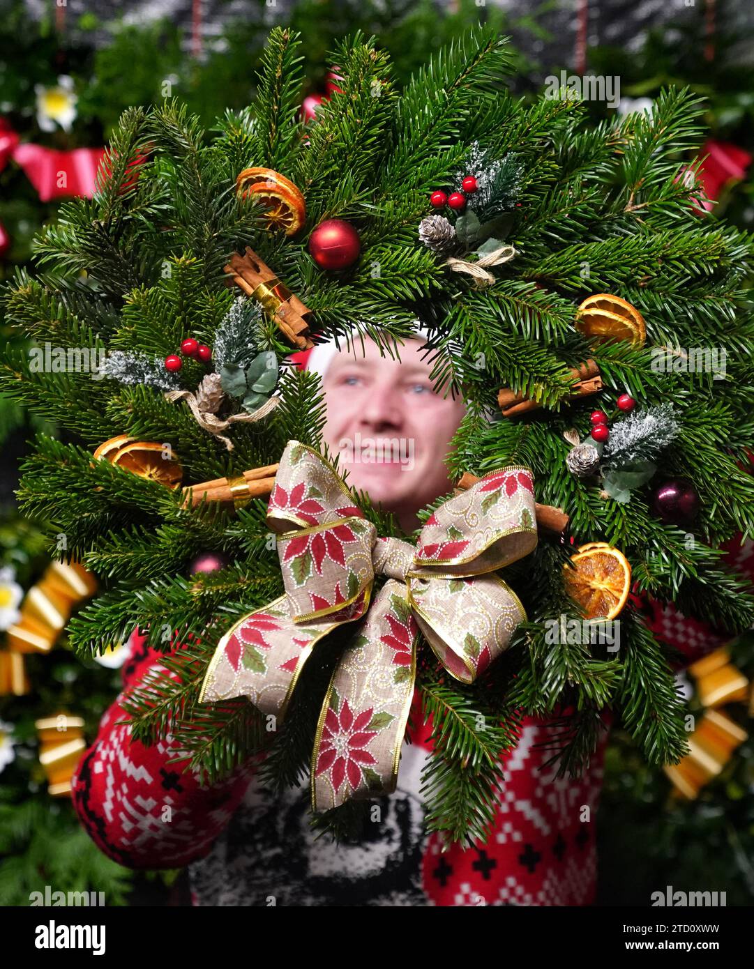 Stephen Roxburgh make Christmas wreaths at the Blair Drummond Smiddy