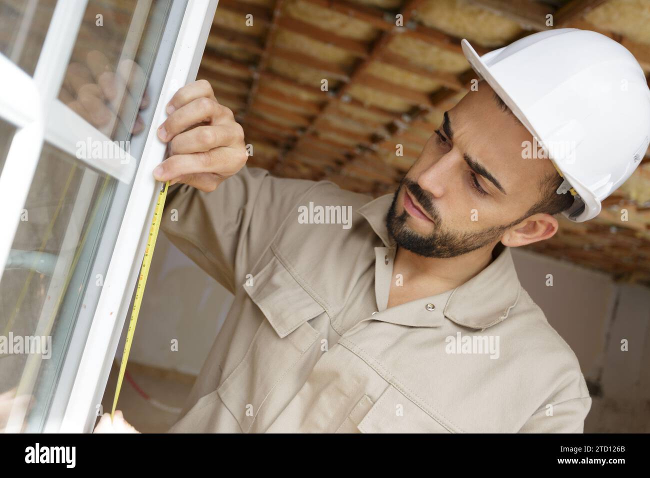construction worker installing new windows in house Stock Photo - Alamy