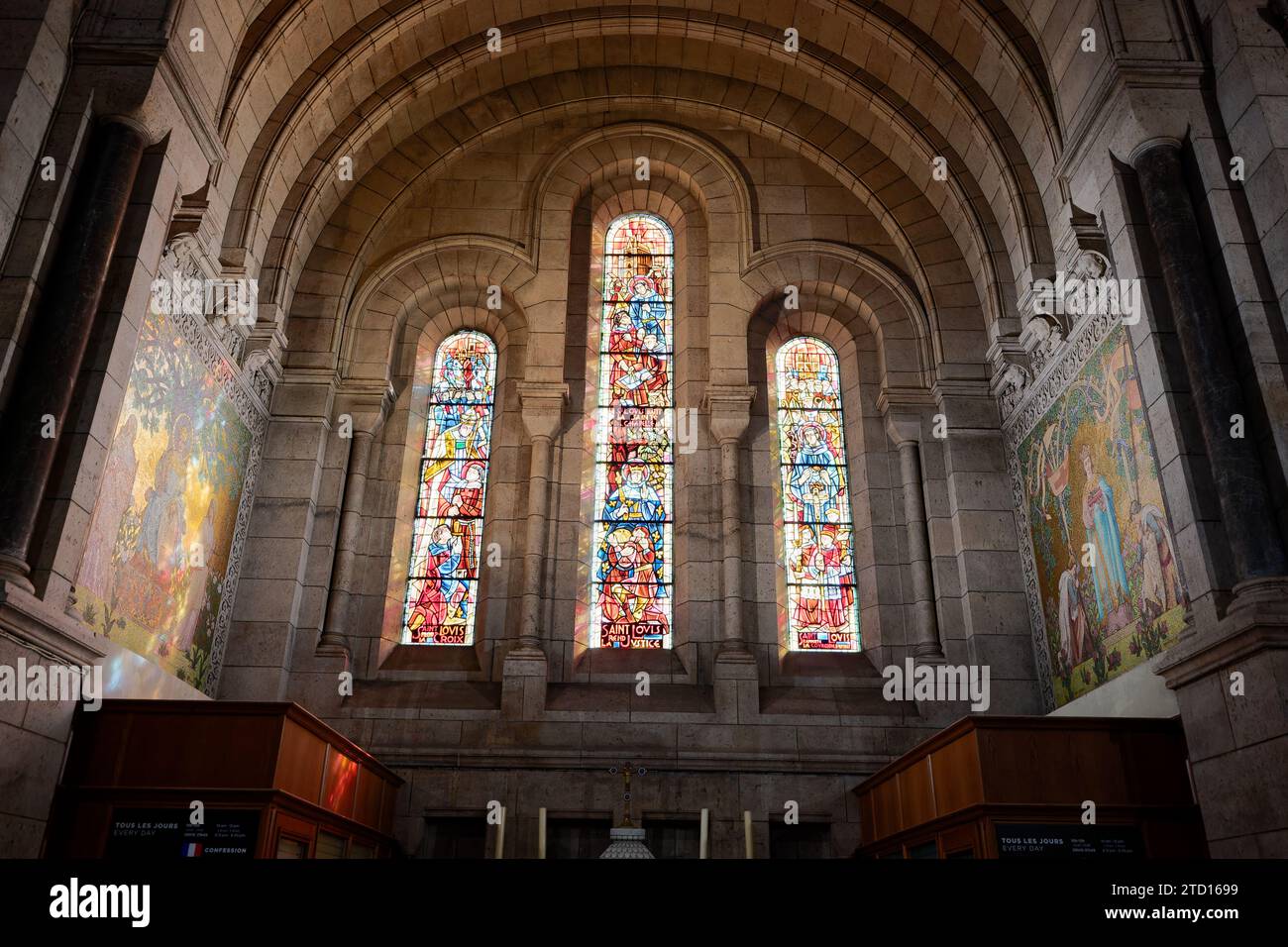 interior-of-the-basilica-of-sacr-coeur-de-montmartre-statue-of-saint