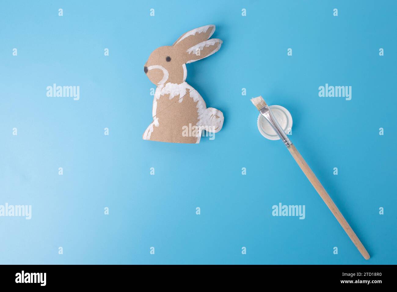 cut out paper rabbit animal tutorial, craft, DIY Stock Photo - Alamy