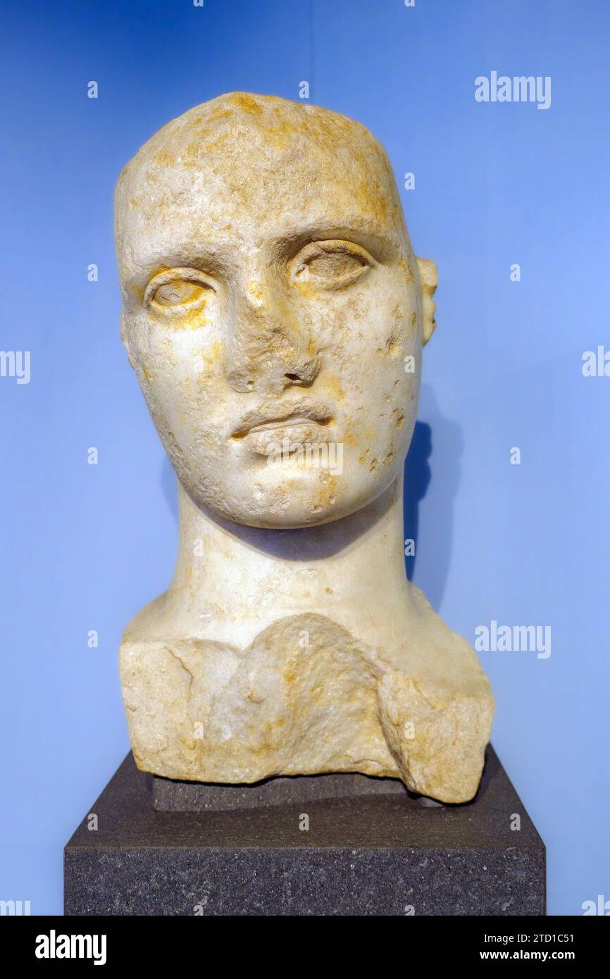 Colossal head of Goddess. Parian marble. The statue pertains to a