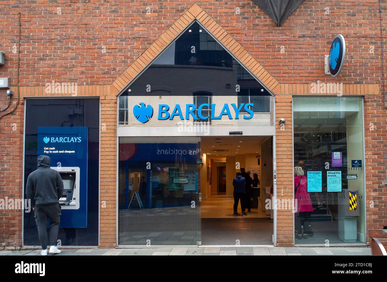 Maidenhead, Berkshire, UK. 15th December, 2023. A  Barclays bank branch in Maidenhead, Berkshire. Yesterday the Bank of England decided to hold rates at 5.25% which is good news for both mortgage holders and savers. The base rate is predicted to drop to 4% during 2024. Credit: Maureen McLean/Alamy Live News Stock Photo