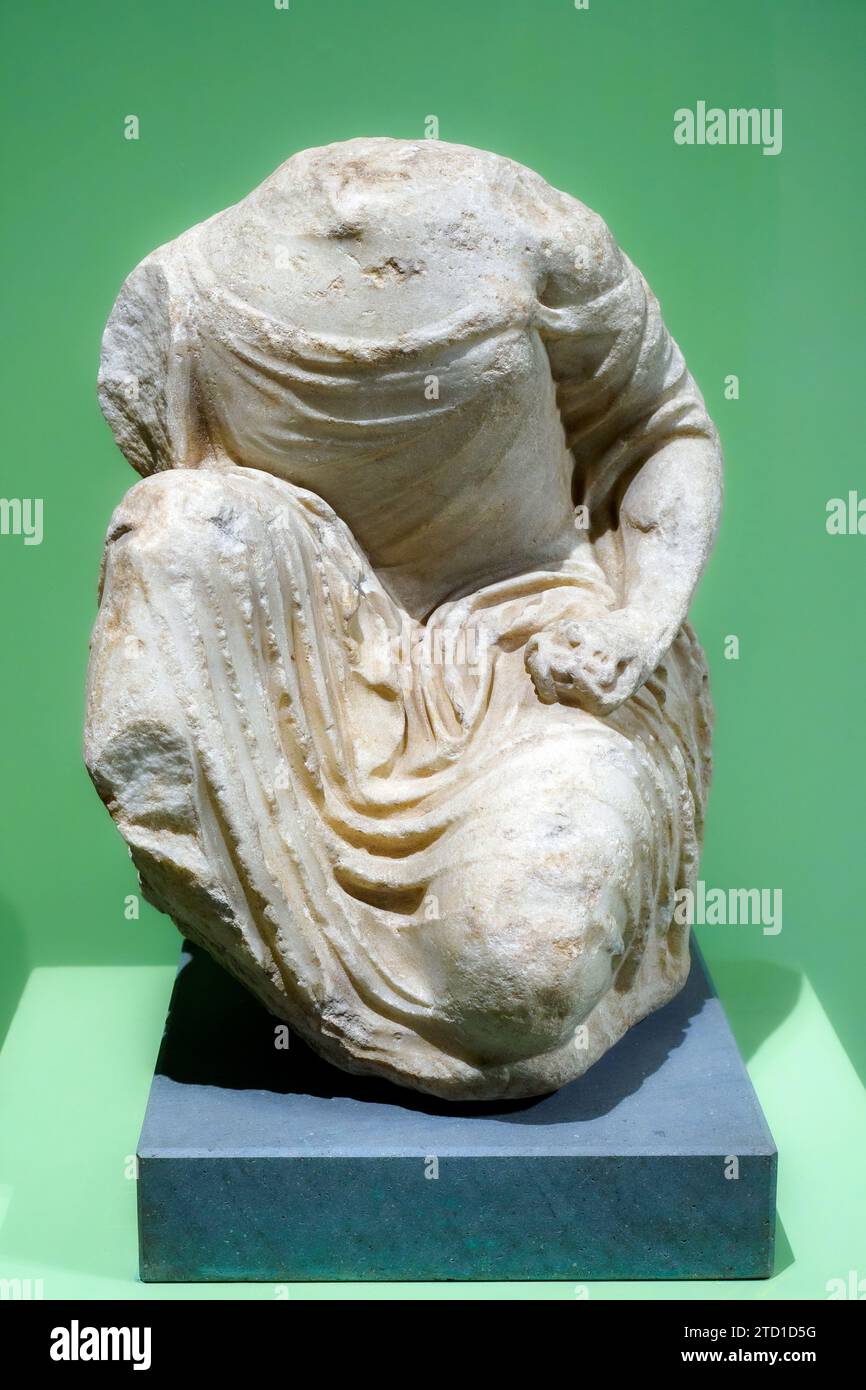 Statue of a Knucklebone Player. 4th century BC. Greek insular marble. The kneeling girl is a knucklebone player. Small bones taken from sheep, rams or pigs and used to play games in ancient times. The game was very similar to roll the dice - Museo Centrale Montemartini, Rome, Italy Stock Photo