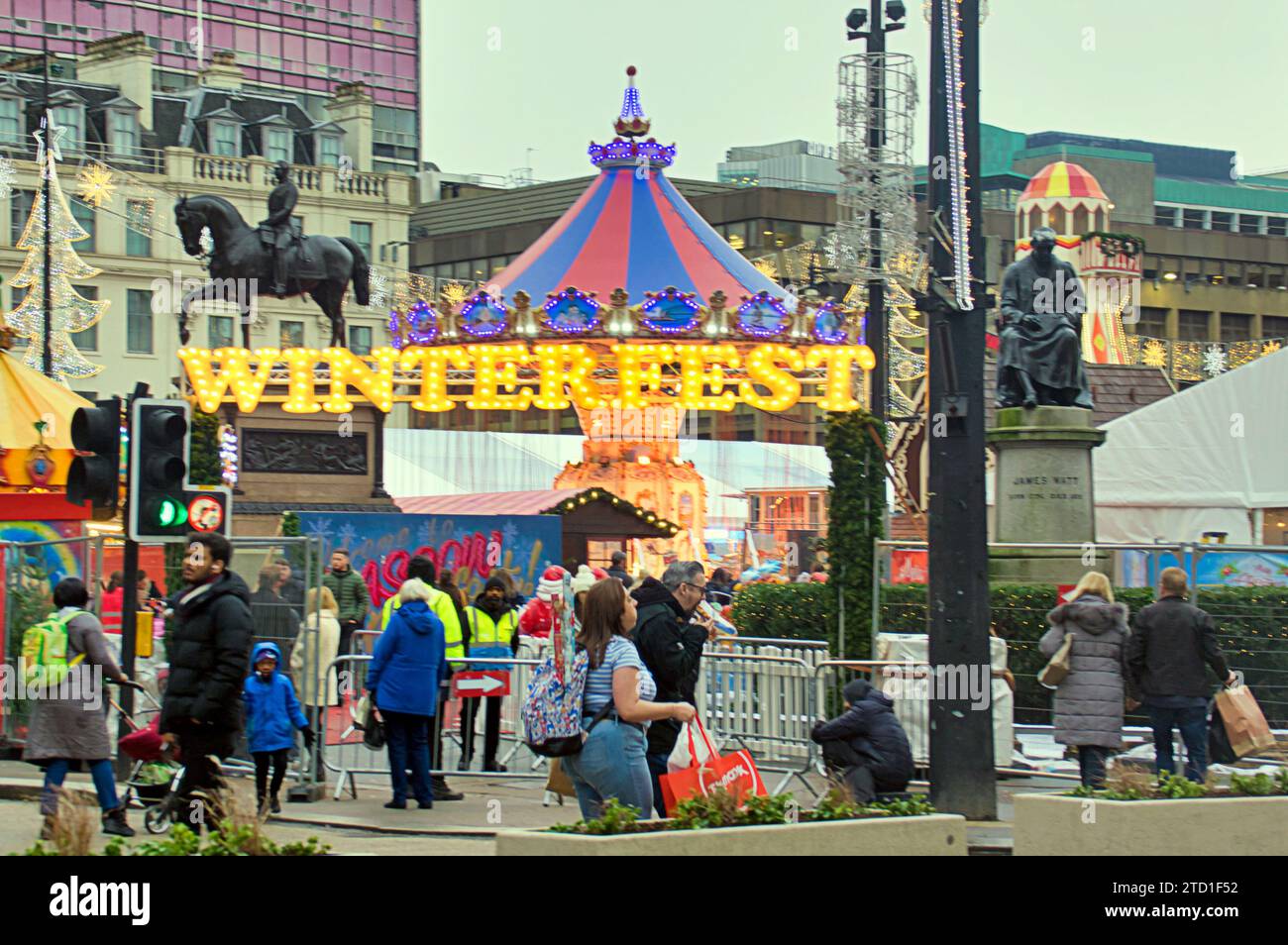 Glasgow, Scotland, UK. 15th December, 2023. UK Weather:  Cloudy  saw a miserable wet day  in the city centre the shopping capita; of Scotland during Christmas rush Buchanan street .. Credit Gerard Ferry/Alamy Live News Stock Photo