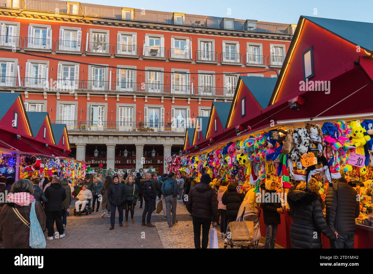 Christmas market in Plaza Mayor, Madrid Stock Photo Alamy
