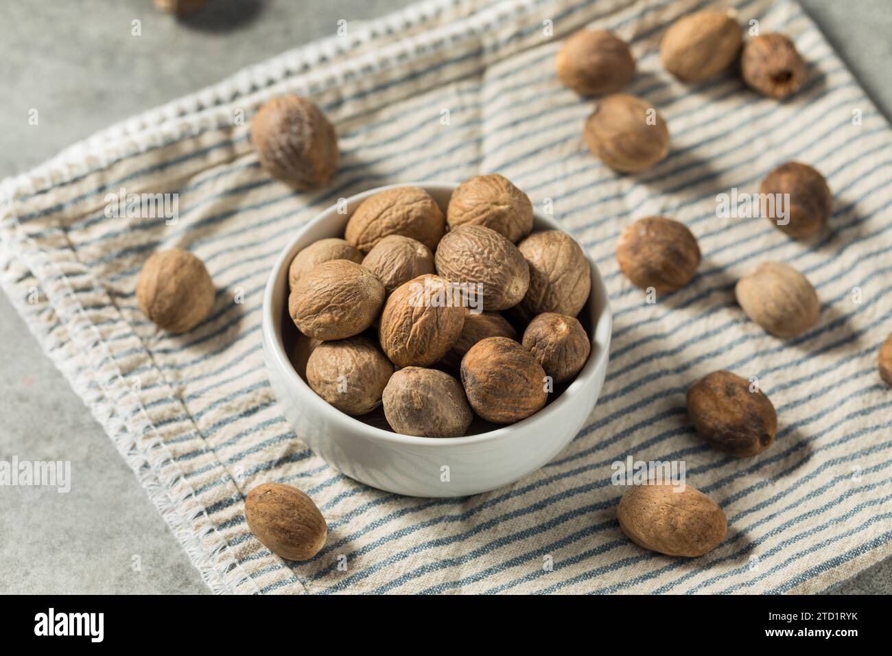 Organic Dry Whole Nutmeg in a Bowl Stock Photo - Alamy