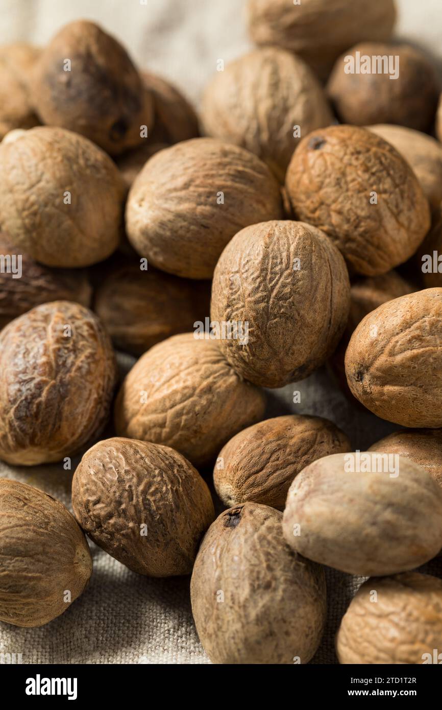 Whole nutmeg in bowl hi-res stock photography and images - Alamy