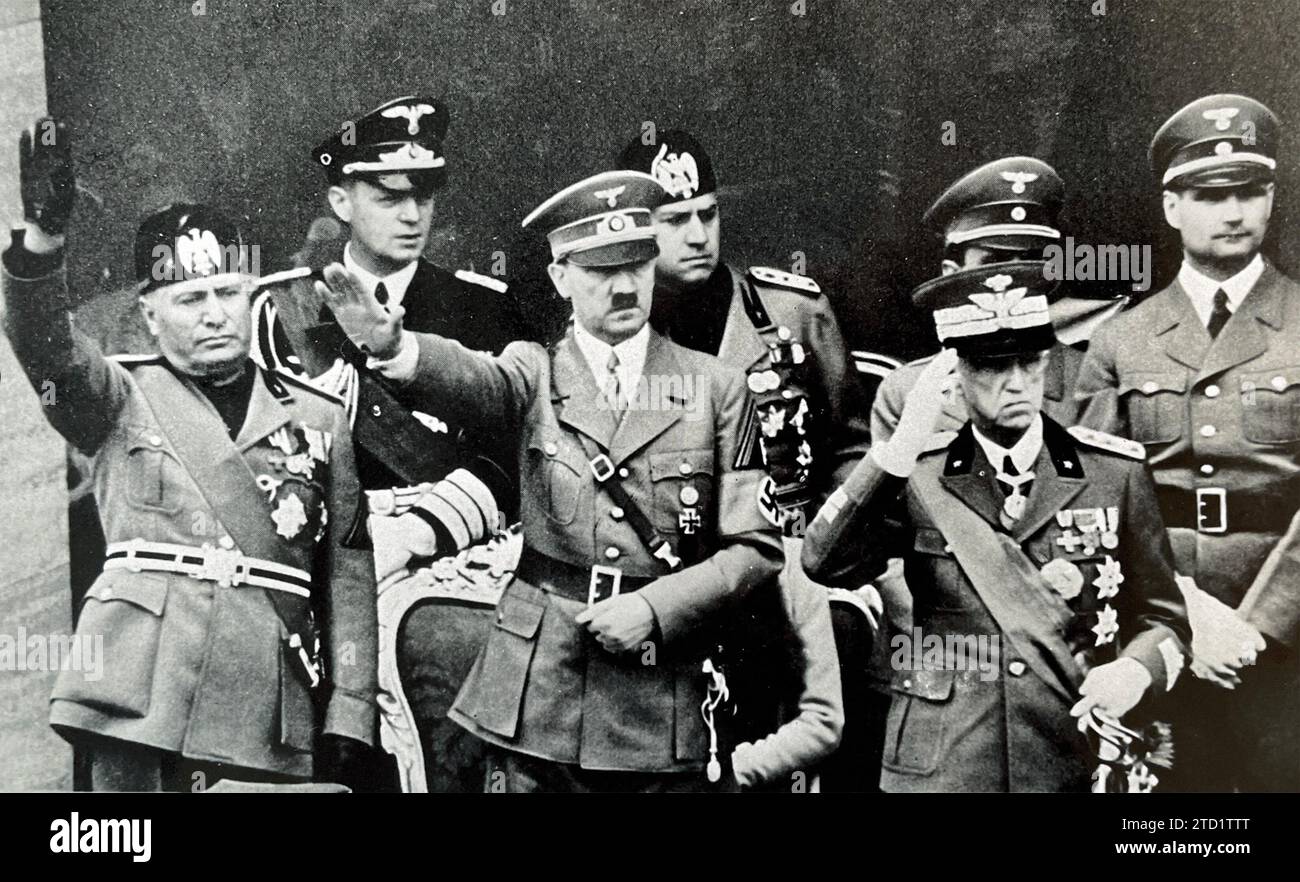 HITLER IN ROME in 1936. From left: Benito Mussolini, Adolf Hitler, King Victor Emmanuel III and behind him Rudolf Hess Stock Photo