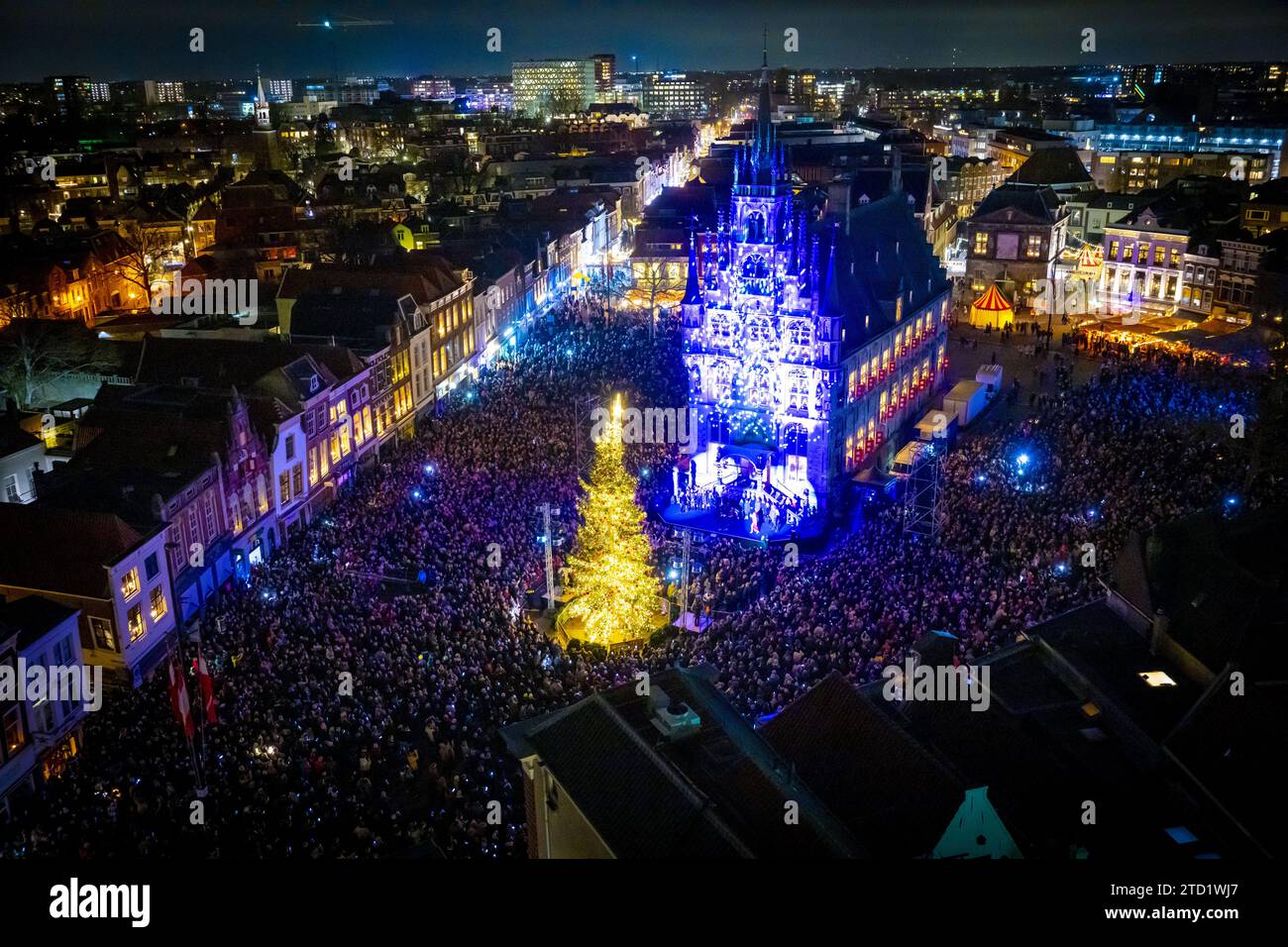 GOUDA The Grote Markt during Gouda by Candlelight, where about 1500