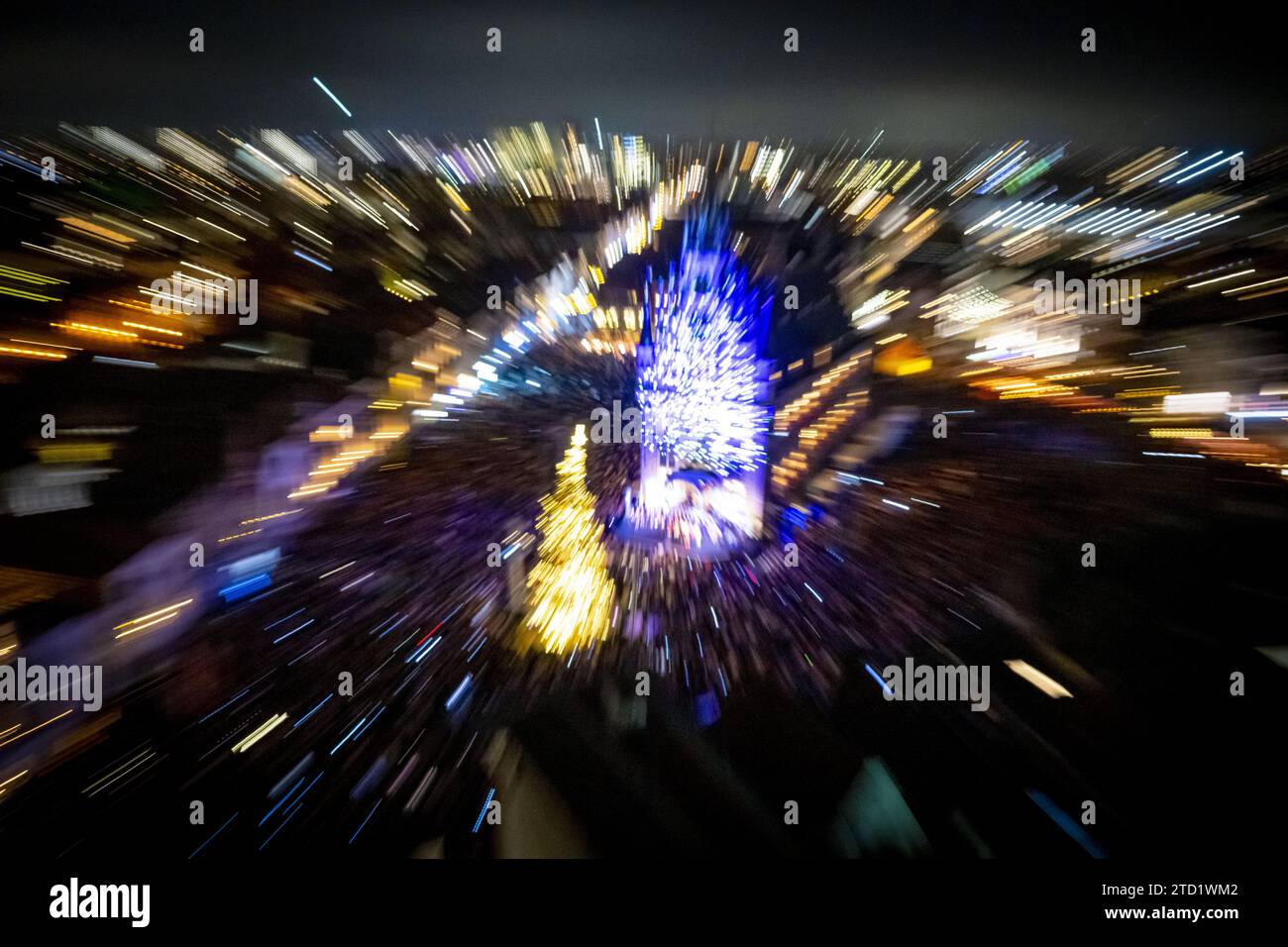 GOUDA The Grote Markt during Gouda by Candlelight, where about 1500