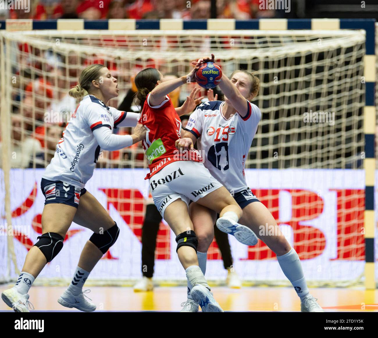 Herning, Denmark, December 15th 2023: Battle for the ball during the IHF Womens World Championship 2023 semi final game between Denmark and Norway at Jyske Bank Boxen in Herning, Denmark  (Ane Frosaker / SPP) Stock Photo