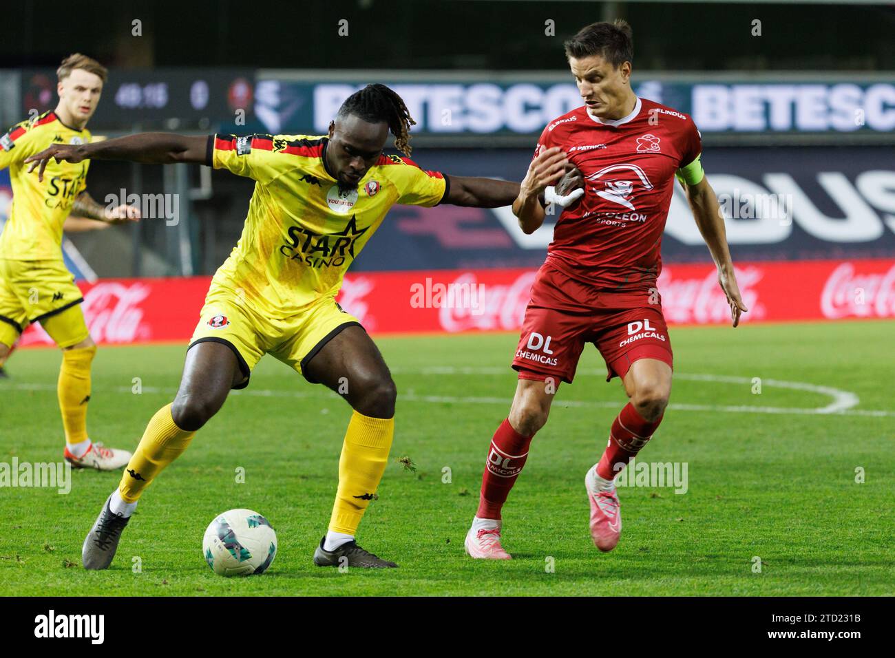 Seraing's Marvin Silver Tshibuabua and Essevee's Jelle Vossen fight for the ball during a soccer match between SV Zulte Waregem and RFC Seraing, Friday 15 December 2023 in Waregem, on day 16/30 of the 2023-2024 'Challenger Pro League' second division of the Belgian championship. BELGA PHOTO KURT DESPLENTER Stock Photo