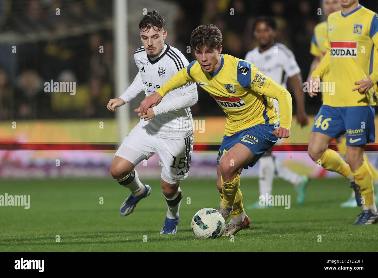 Eupen's Gary Magnee and Westerlo's Jordan Bos fight for the ball during a soccer match between KVC Westerlo and KAS Eupen, Friday 15 December 2023 in Westerlo, on day 18/30 of the 2023-2024 'Jupiler Pro League' first division of the Belgian championship. BELGA PHOTO BRUNO FAHY Stock Photo