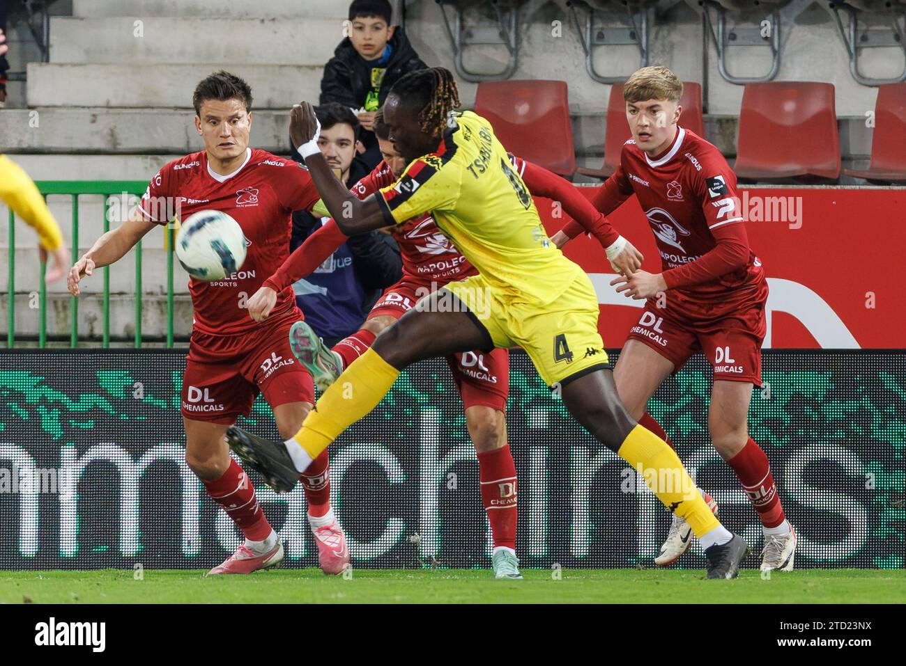Essevee's Jelle Vossen and Seraing's Marvin Silver Tshibuabua fight for the ball during a soccer match between SV Zulte Waregem and RFC Seraing, Friday 15 December 2023 in Waregem, on day 16/30 of the 2023-2024 'Challenger Pro League' second division of the Belgian championship. BELGA PHOTO KURT DESPLENTER Stock Photo