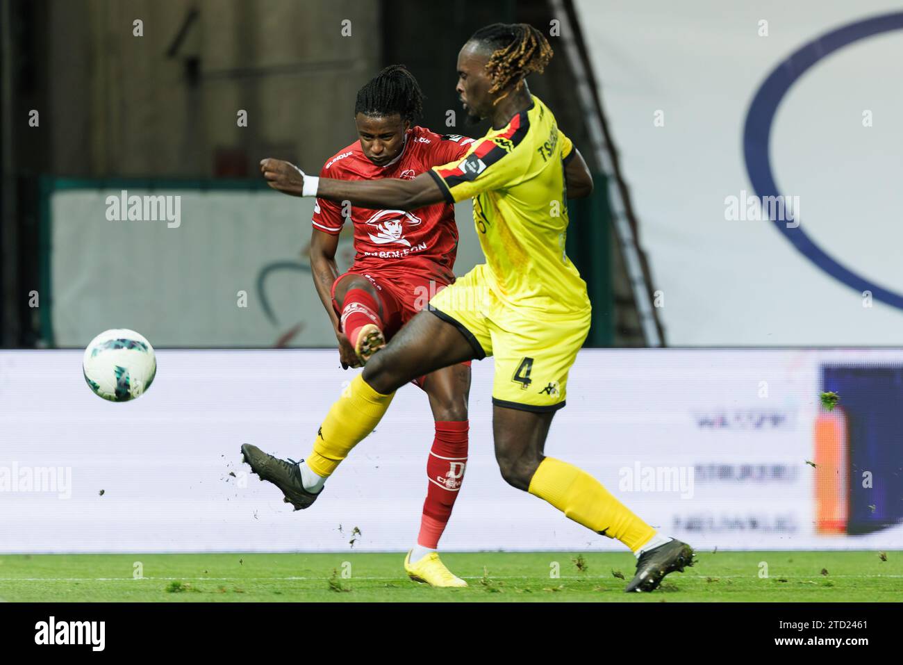 Essevee's Alioune Ndour and Seraing's Marvin Silver Tshibuabua fight for the ball during a soccer match between SV Zulte Waregem and RFC Seraing, Friday 15 December 2023 in Waregem, on day 16/30 of the 2023-2024 'Challenger Pro League' second division of the Belgian championship. BELGA PHOTO KURT DESPLENTER Stock Photo