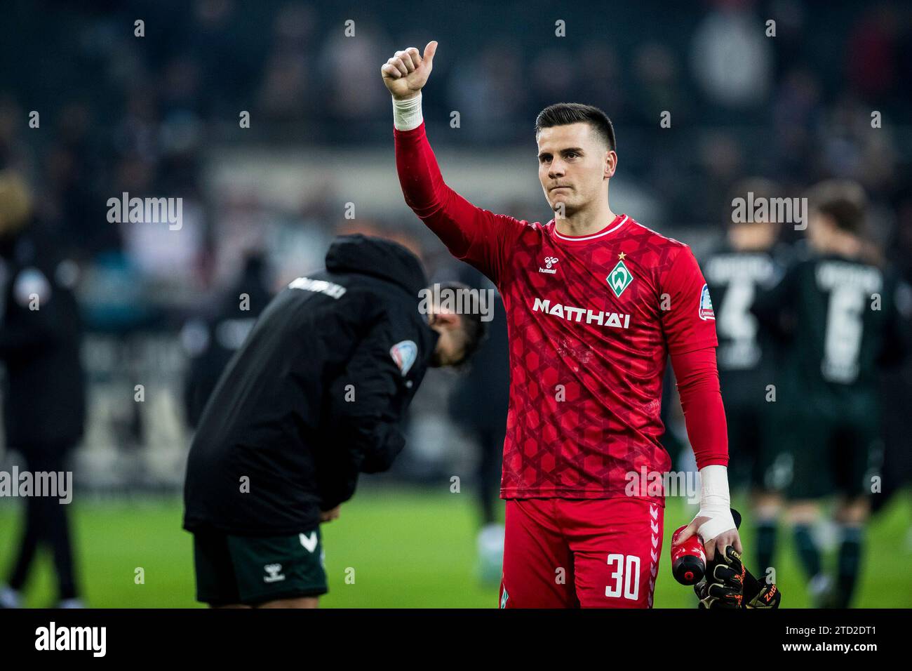 Michael Zetterer (SV Werder Bremen, #30) Daumen Hoch Richtung Kurve 1 ...