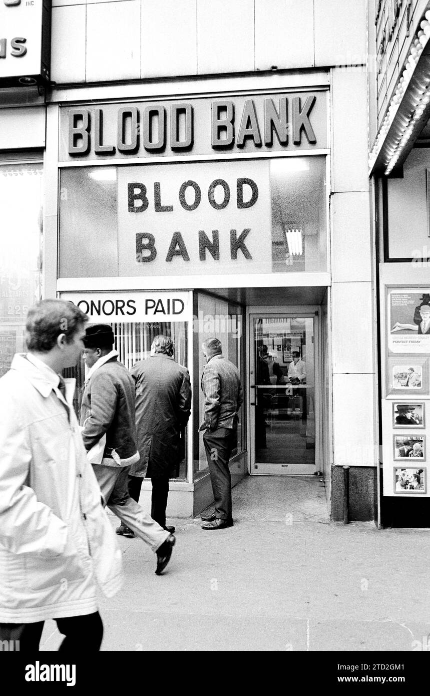 Blood Bank, 42nd Street, New York City, New York, USA, Warren K. Leffler, U.S. News & World Report Magazine Photograph Collection, February 1, 1971 Stock Photo