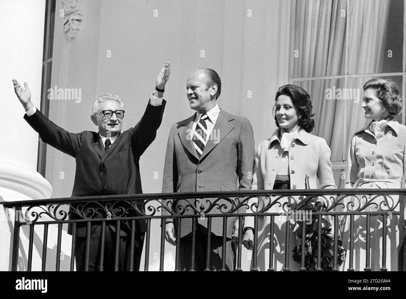U.S. President Gerald Ford, First Lady Betty Ford, Italian President Giovanni Leone, and his wife Vittoria Michitto, waving from White House balcony upon arriving in U.S., Washington, D.C., USA, Marion S. Trikosko, U.S. News & World Report Magazine Photograph Collection, September 24, 1974 Stock Photo