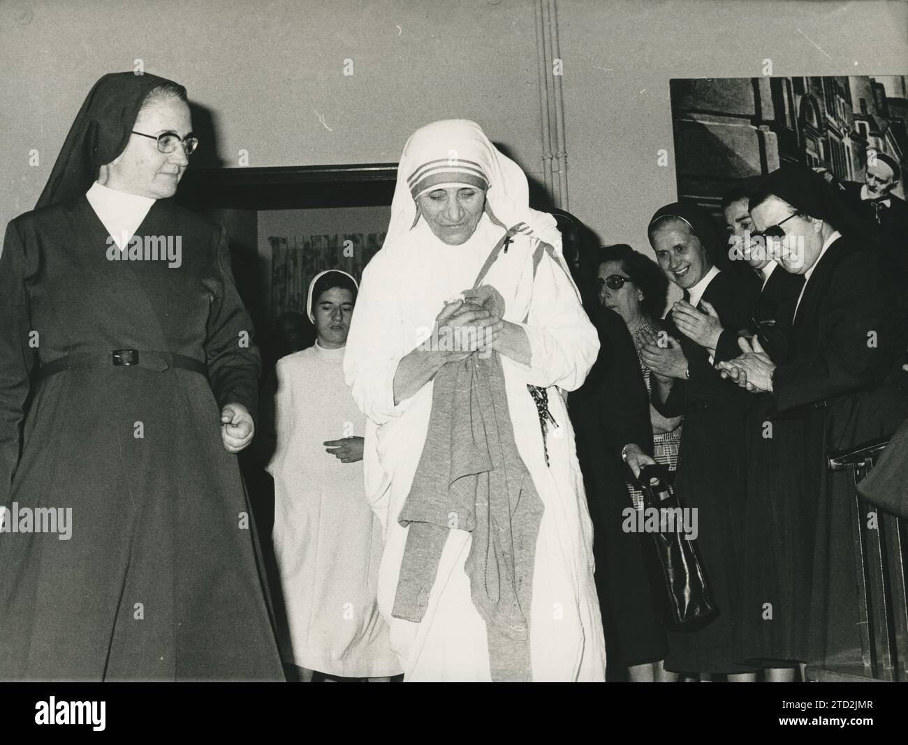Madrid, 06/03/1976. Mother Teresa of Calcutta at the headquarters of the Sisters of Charity of Saint Vincent de Paul, where she is staying. Credit: Album / Archivo ABC Stock Photo