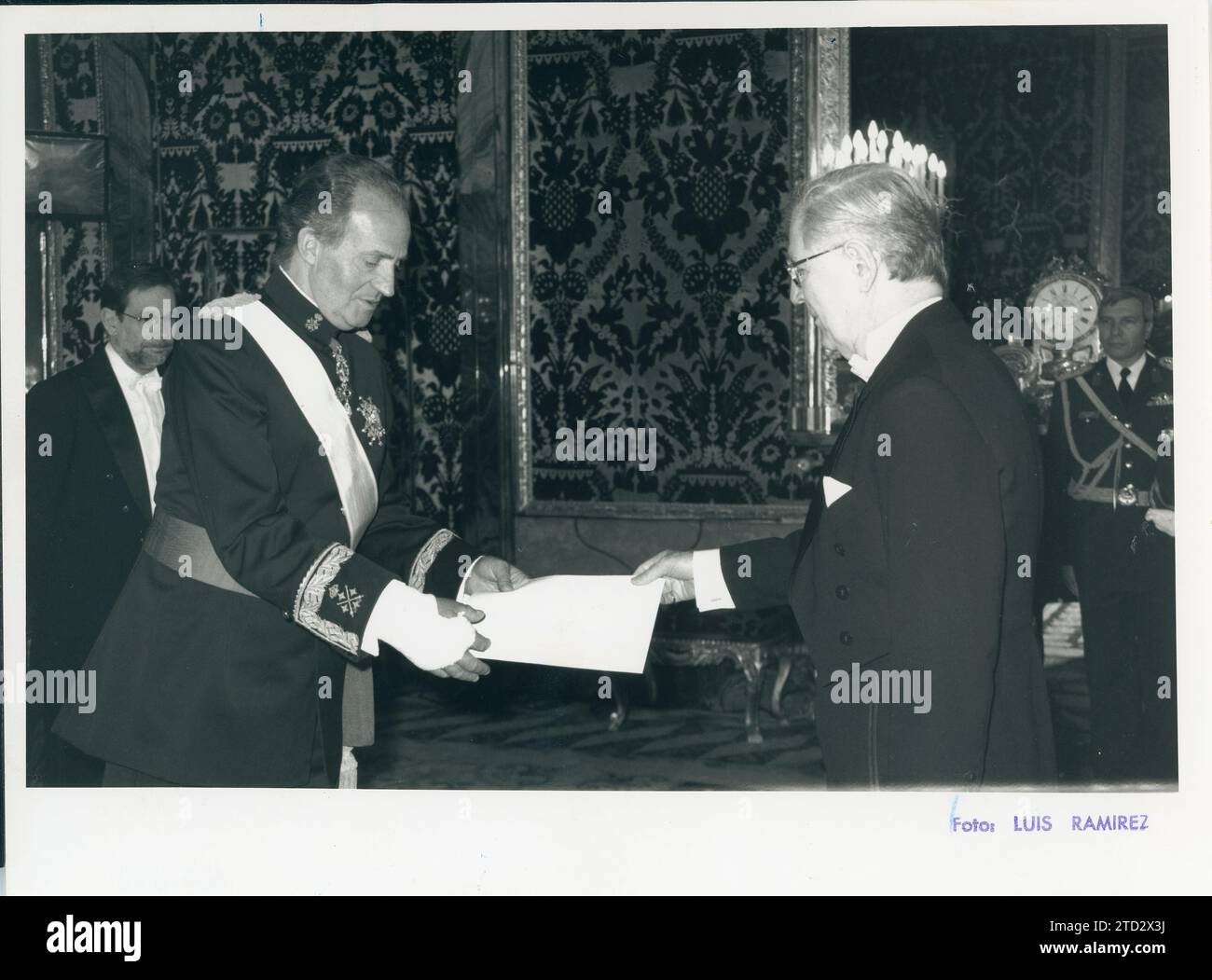 Madrid, 02/27/1995. The new ambassador of Turkey Aydin Yegen in his presentation of credentials with King Juan Carlos. Credit: Album / Archivo ABC / Luis Ramírez Stock Photo