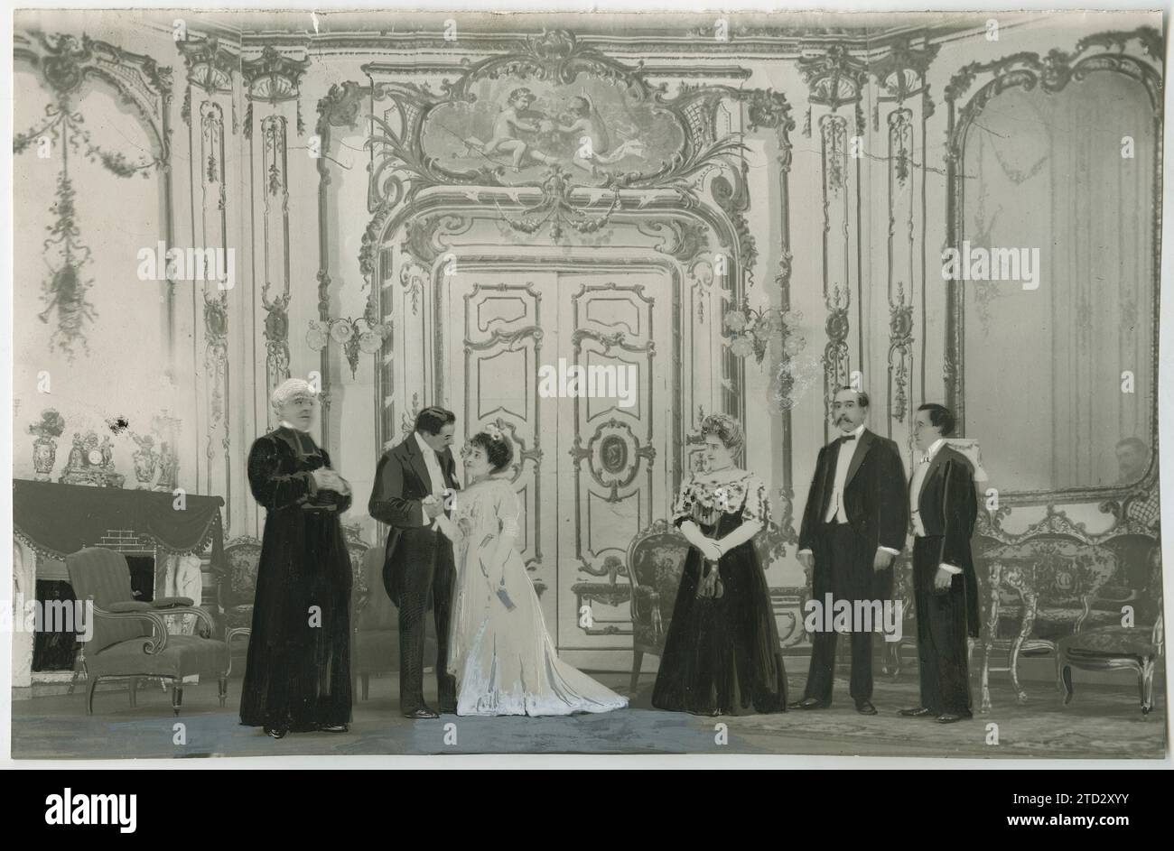 Madrid, 01/17/1908. Final scene of 'El amor vela', premiered at the Comedía theater. From left to right: Messrs. Ramírez and González, Messrs. Ruiz and Martínez, and Messrs. G. Leonardo and Mendiguchía. Credit: Album / Archivo ABC Stock Photo