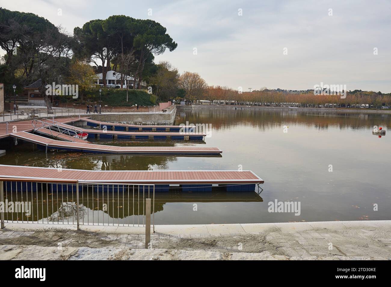 Madrid, 11/28/2018. Work continues on the Casa de Campo lake, which has