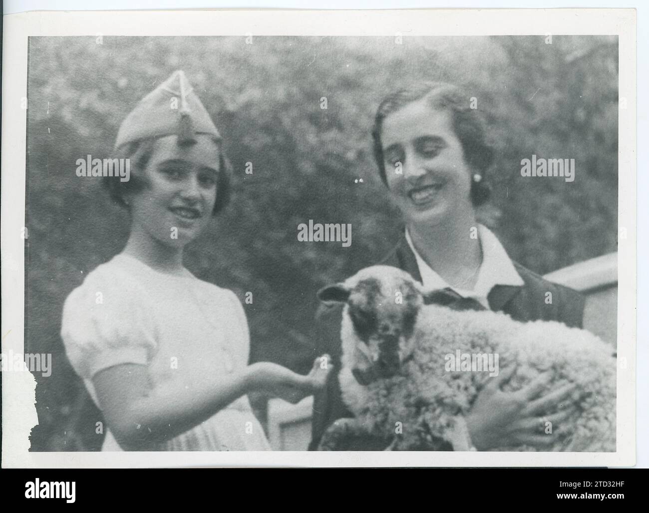 Salamanca, 1936. Carmen Polo de Franco and her daughter Carmen Franco