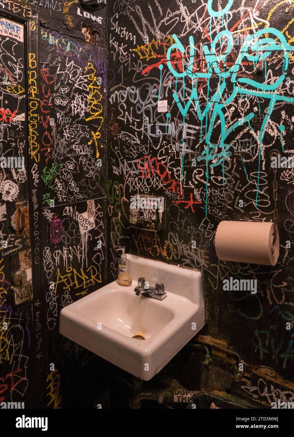 Public bathroom graffiti hi-res stock photography and images - Alamy