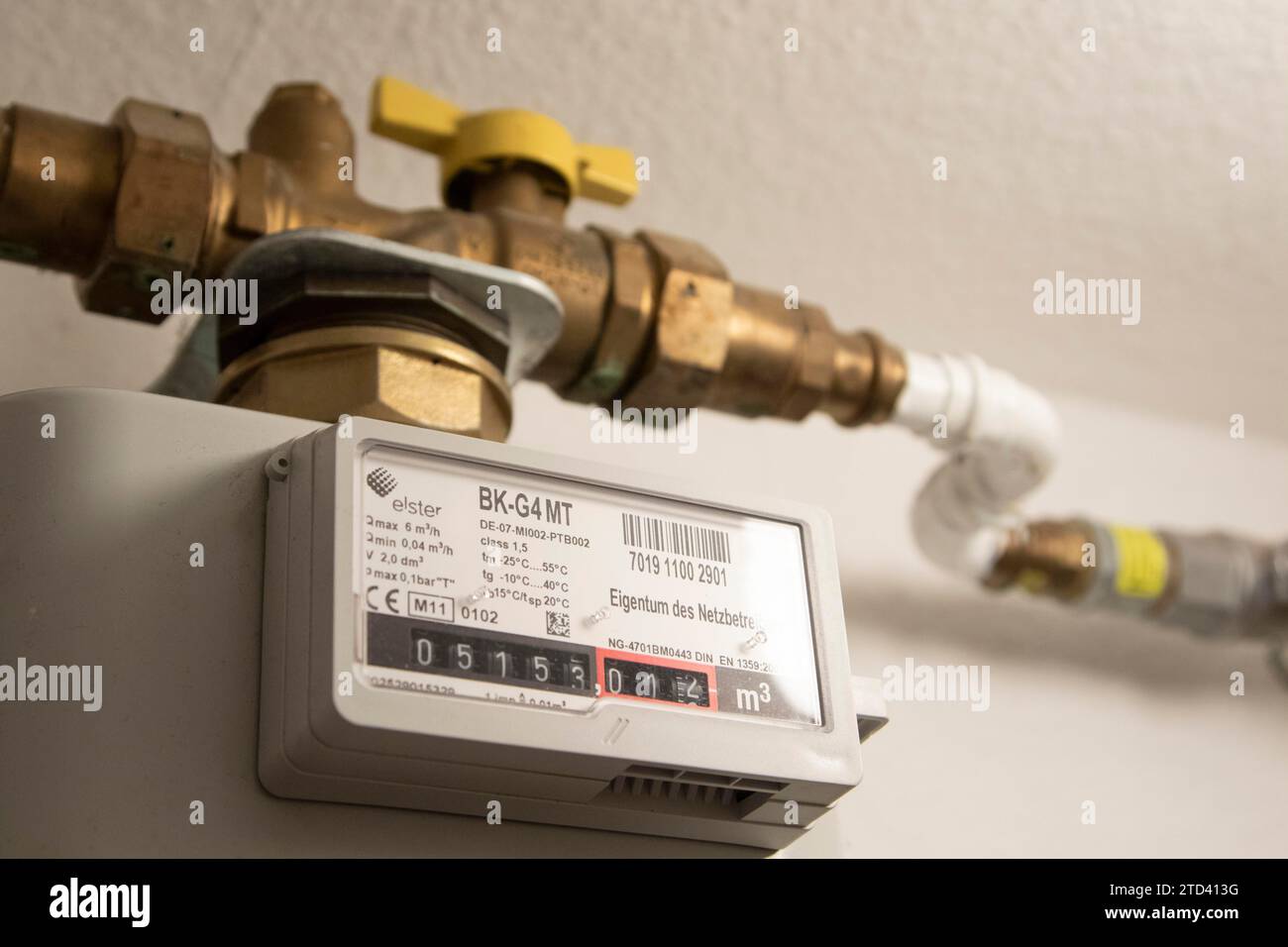 Symbolic image of energy costs in the household, natural gas, analogue gas meter in a flat, Hamburg, Germany Stock Photo