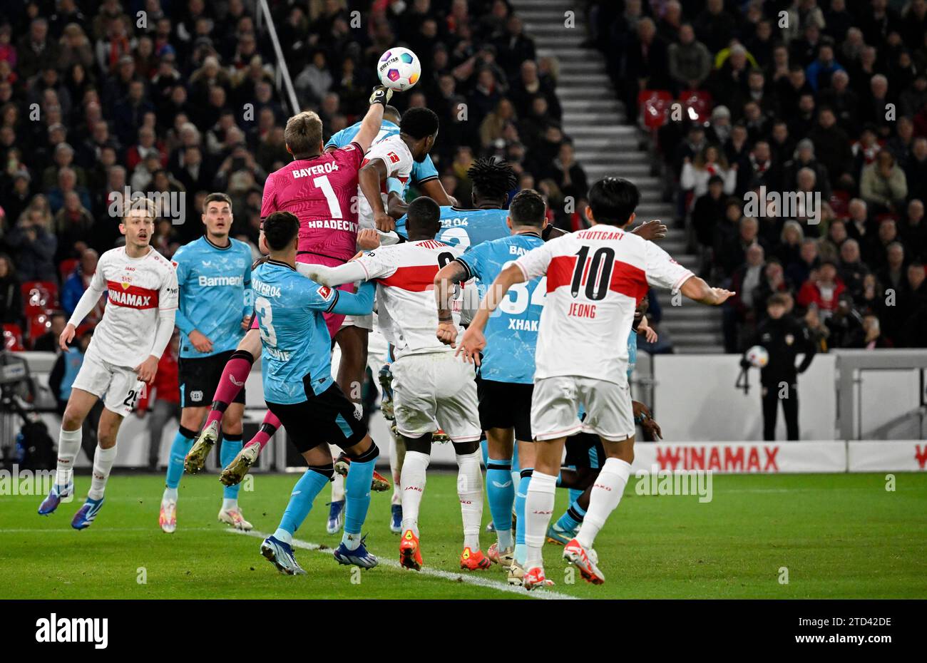 Penalty area scene, Goal area scene Goalkeeper Lukas Hradecky Bayer 04