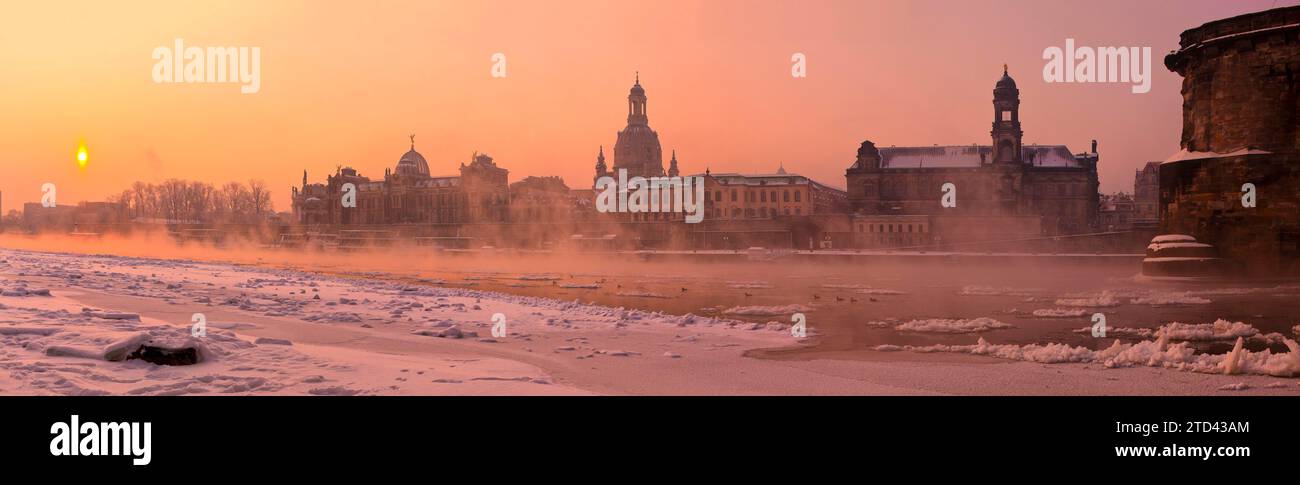 Dresden, morning fog over the Elbe. With temperatures as low as 20 degrees below zero, the Elbe offered a special natural spectacle in the winter of Stock Photo