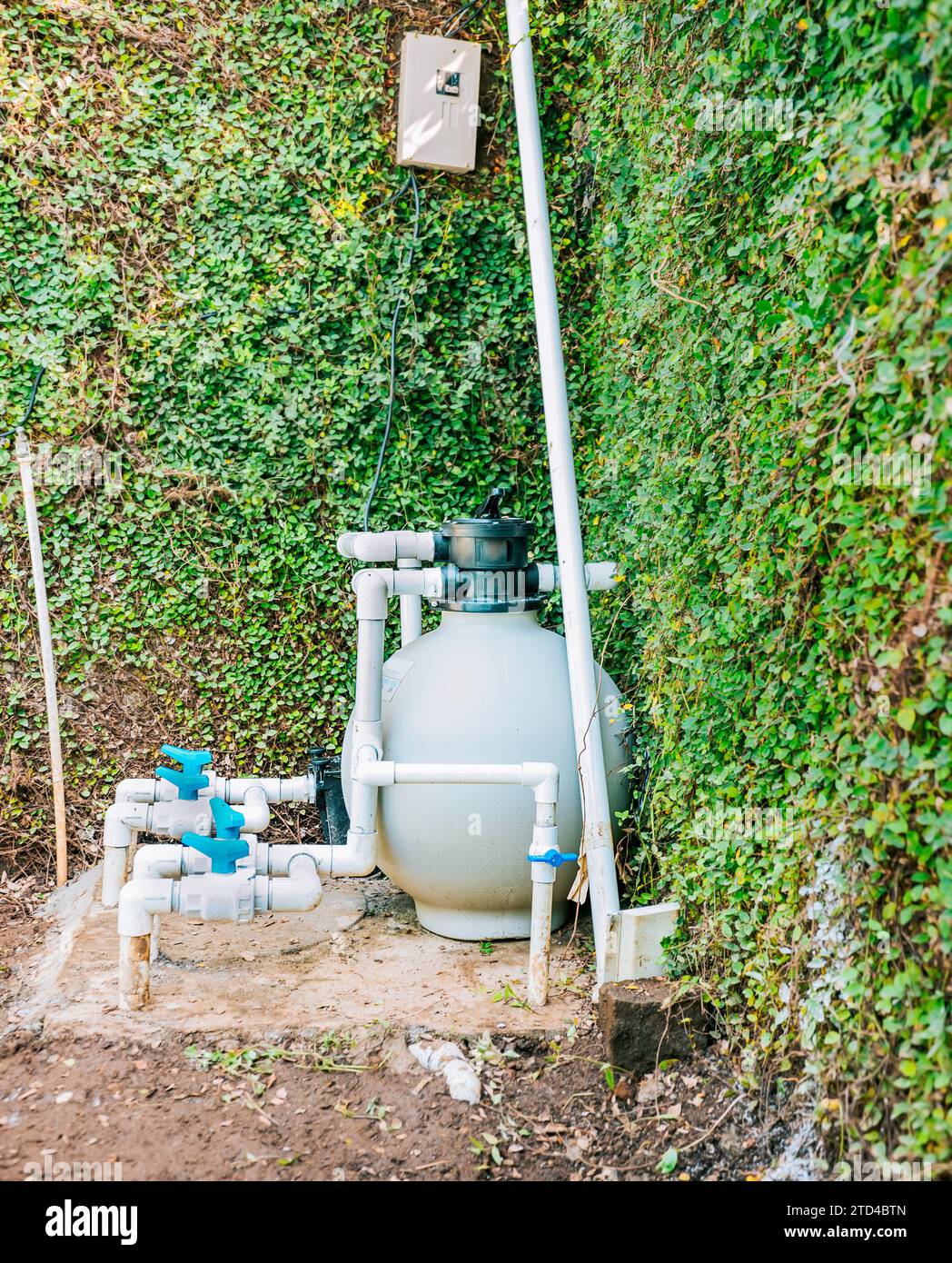 Pool purification and maintenance system. Home pool filter and