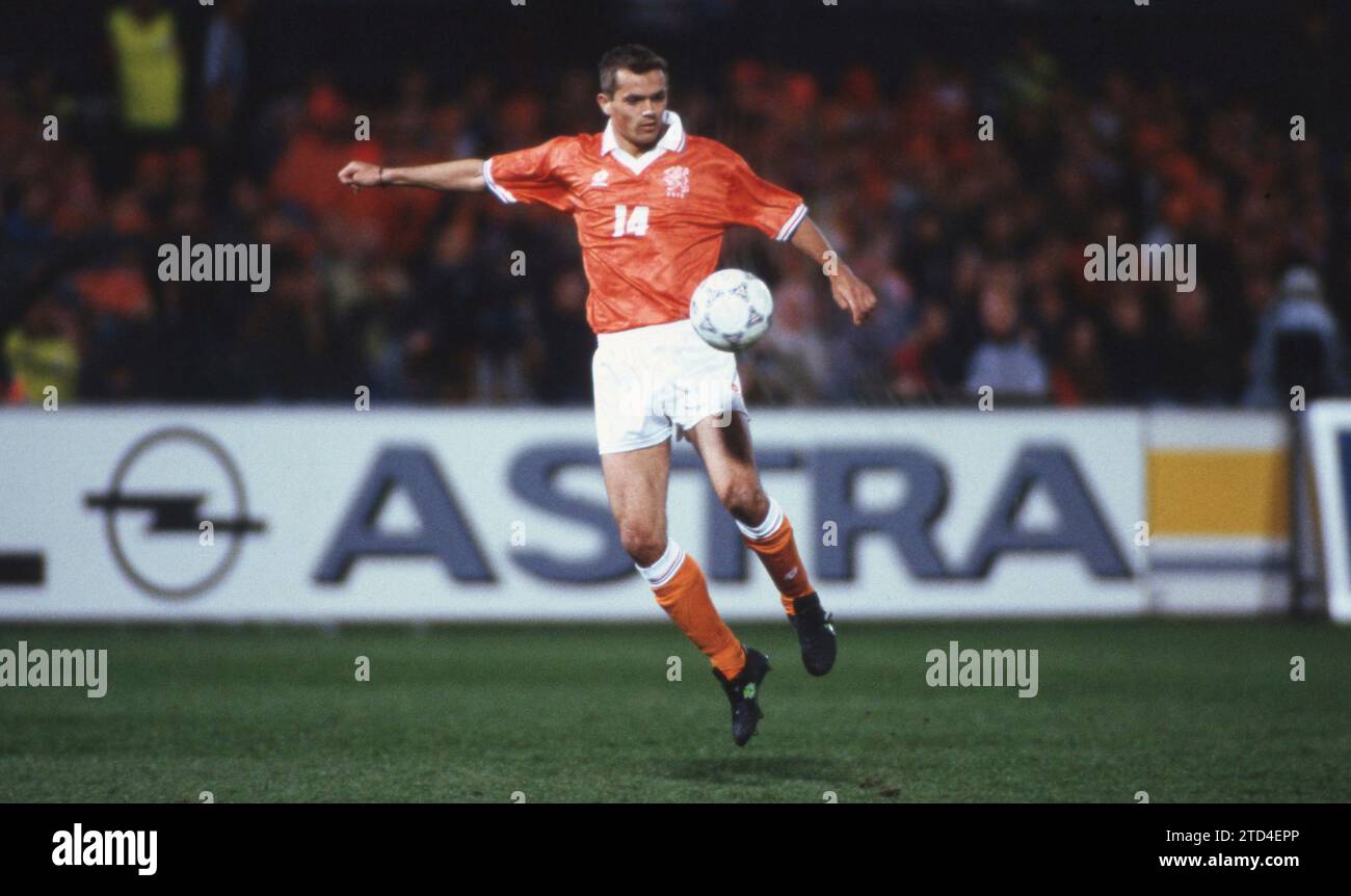 Football, firo: 04/24/1996 Football European Championship Euro European Championship preparation, friendly match, preparation for the international game 1996, archive photos, archive photo, archive Germany - Netherlands, Holland 0:1 Phillip Cocu, individual action Stock Photo