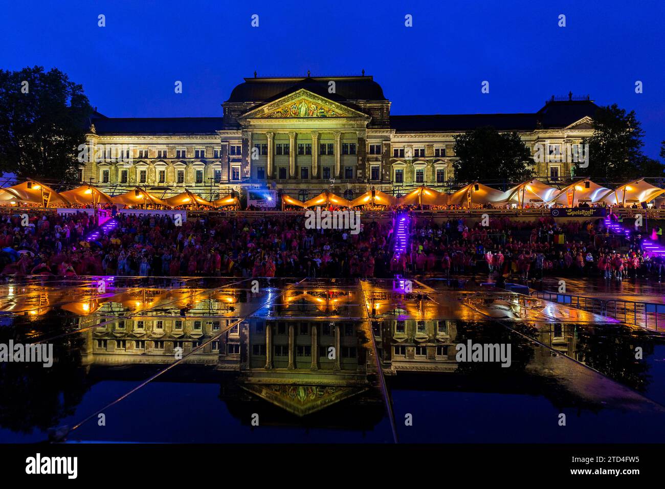 DEU Sachsen Dresden Public Viewing in Dresden Public Viewing on the banks of the Elbe in Dresden