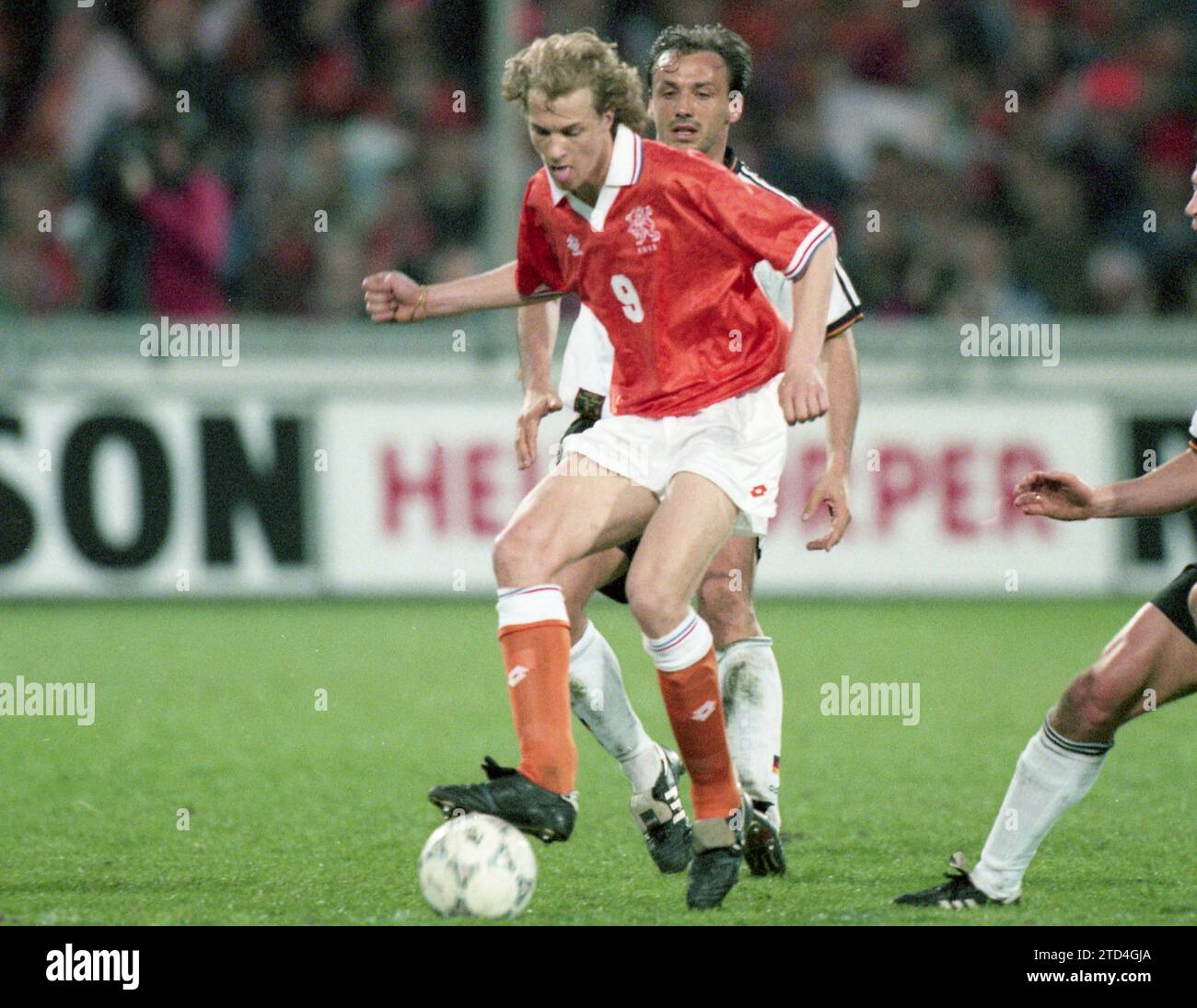 Football, firo: 04/24/1996 Football European Championship Euro European Championship preparation, friendly match, preparation for the international game 1996, archive photos, archive photo, archive Germany - Netherlands, Holland 0:1 Jordi Cruyff, individual action Stock Photo