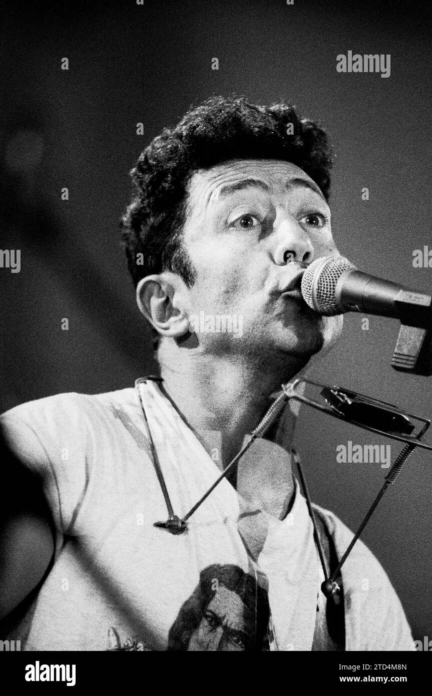 Edoardo bennato photographs 1993 hires stock photography and images