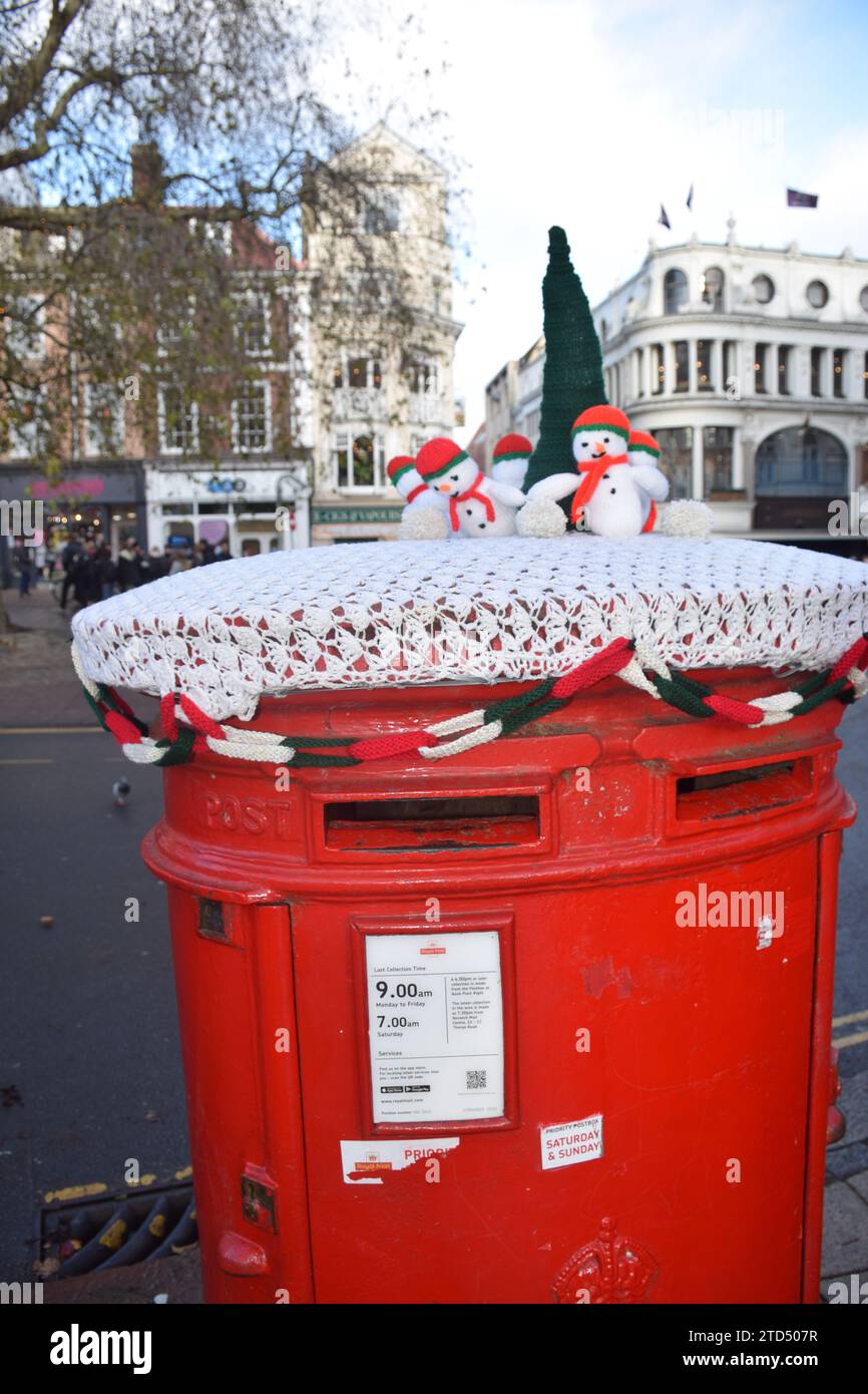 Norwich, UK. 16 December 2023.  Knitted Christmas decoration of postbox. Credit: Liz Somerville/Alamy Live News Stock Photo