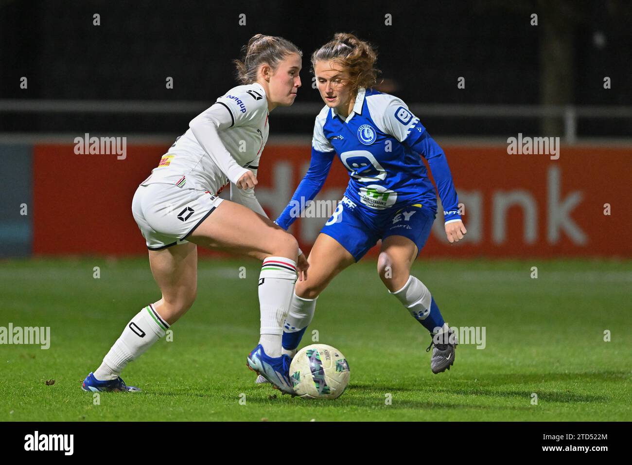 Marie Detruyer (8) of OHL and Emma Van Britsom (8) of AA Gent Ladies