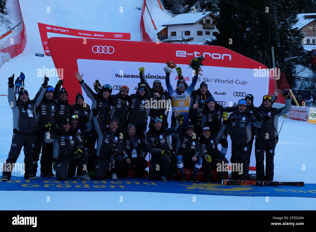 Italian ski team and Dominik Paris (ITA) during the Audi FIS Alpine Ski World Cup, Menâ&#x80;&#x99;s Downhill race on Saslong Slope in Val Gardena on December 16, 2023, Val Gardena, Bozen, Italy. Stock Photo