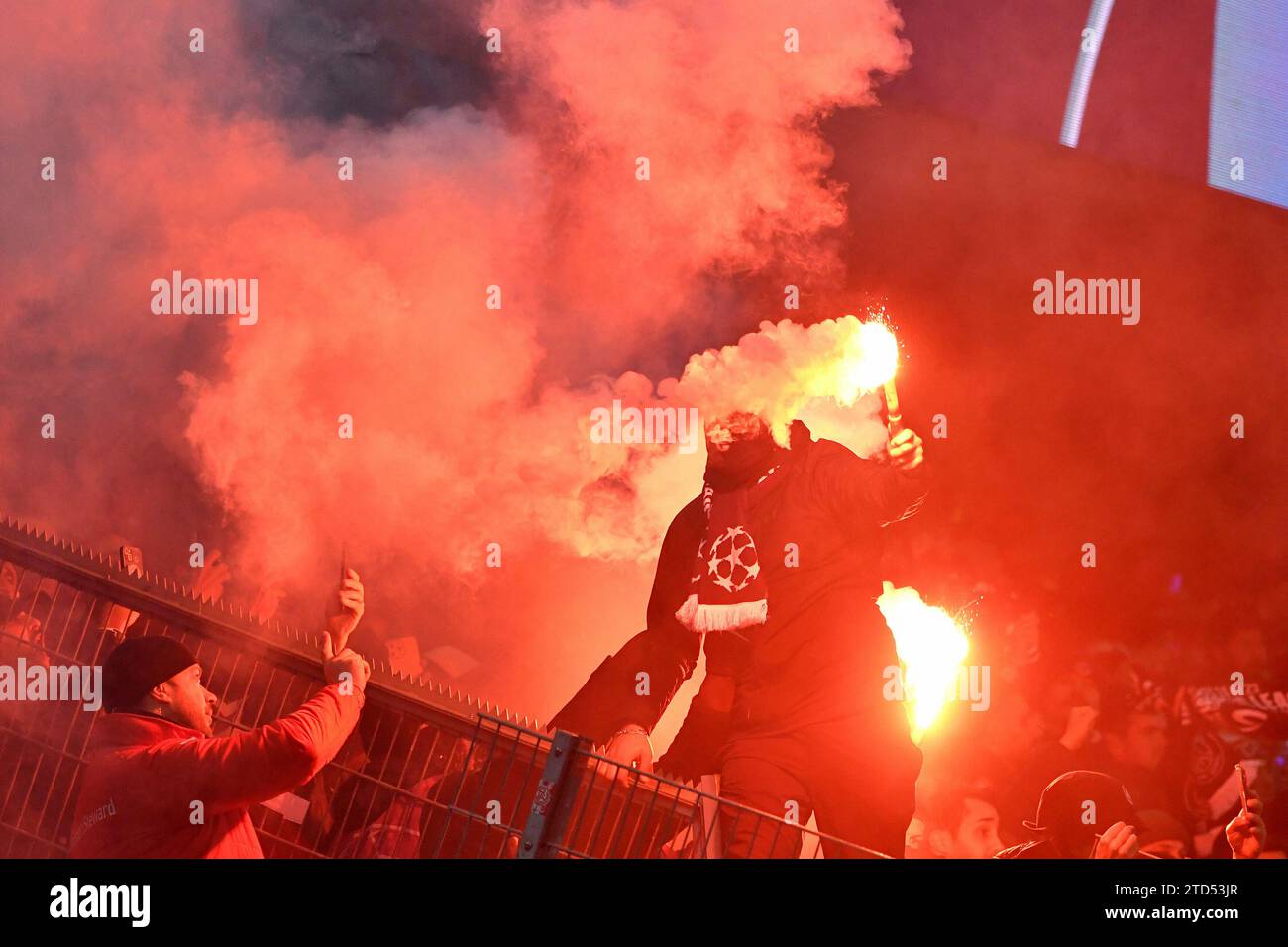 Paris 2024 zuschauer hi-res stock photography and images - Alamy