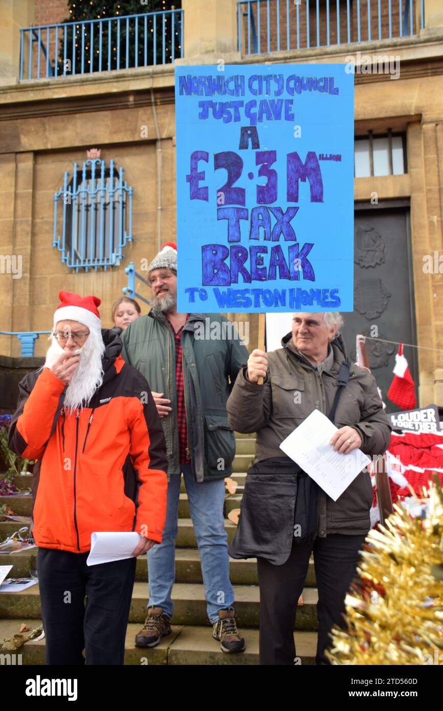 Shelter protest at homelessness crisis in the UK, City Hall, Norwich, UK 16 December 2023 Stock Photo