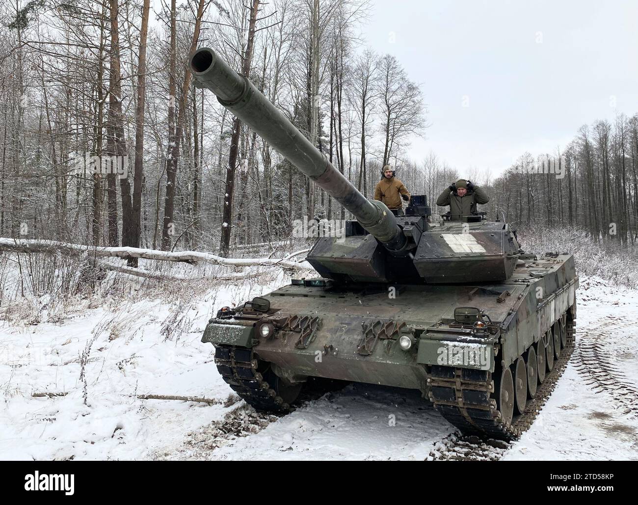 15 December 2023, Lithuania, Rukla: Arvydas Anusauskas (r), Minister of